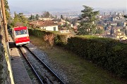 54 Funicolare in discesa da San Vigilio a Colle Aperto